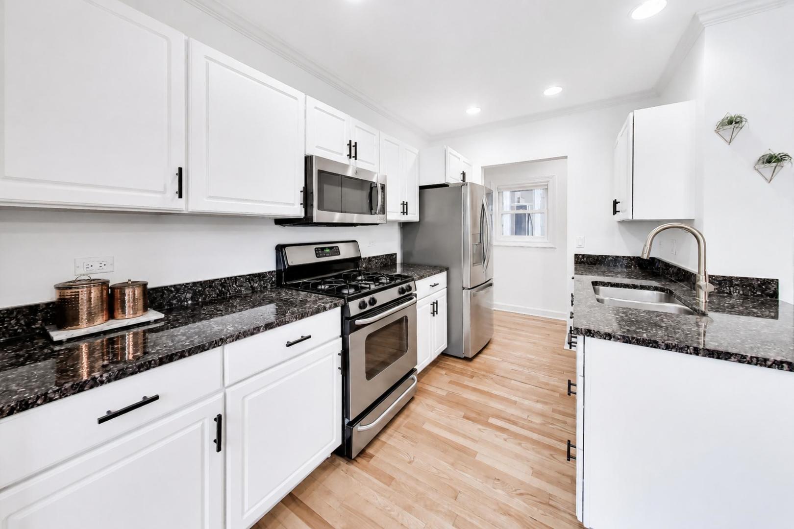 3051 North Clifton Avenue Chicago IL 60657