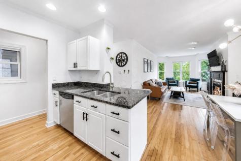 3051 North Clifton Avenue Chicago IL 60657