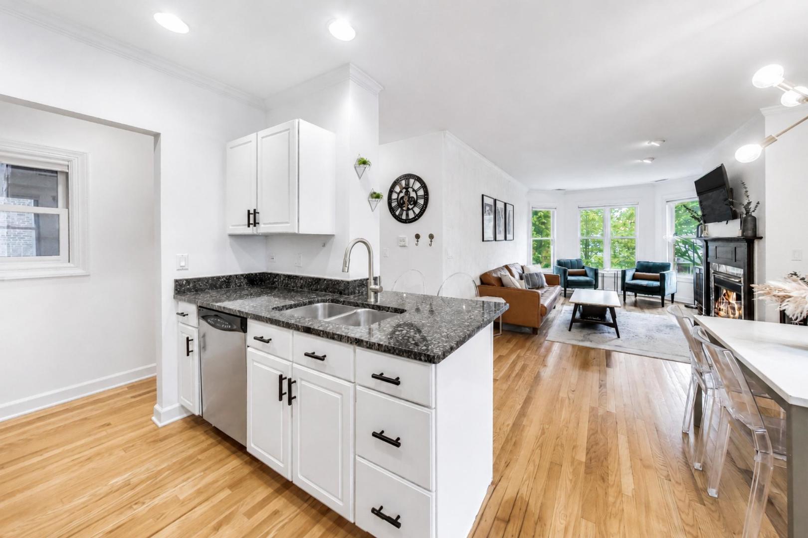 3051 North Clifton Avenue Chicago IL 60657
