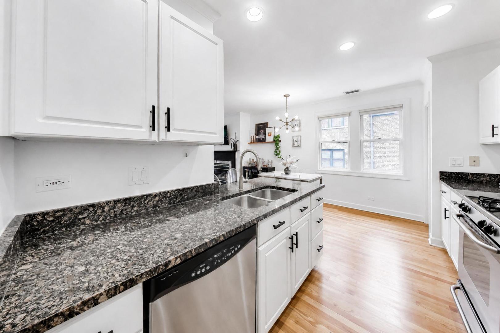 3051 North Clifton Avenue Chicago IL 60657