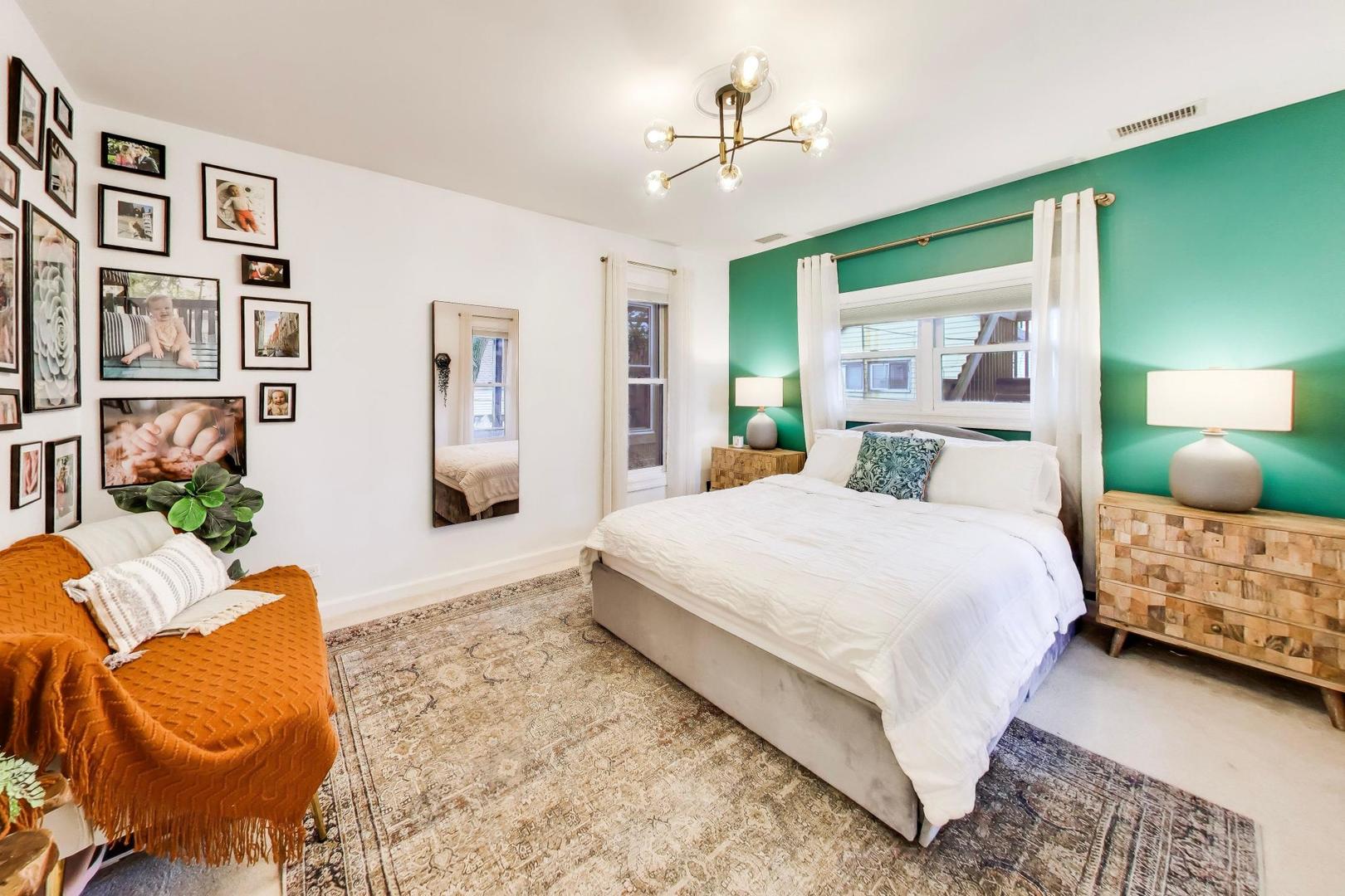 3051 North Clifton Avenue Chicago IL 60657