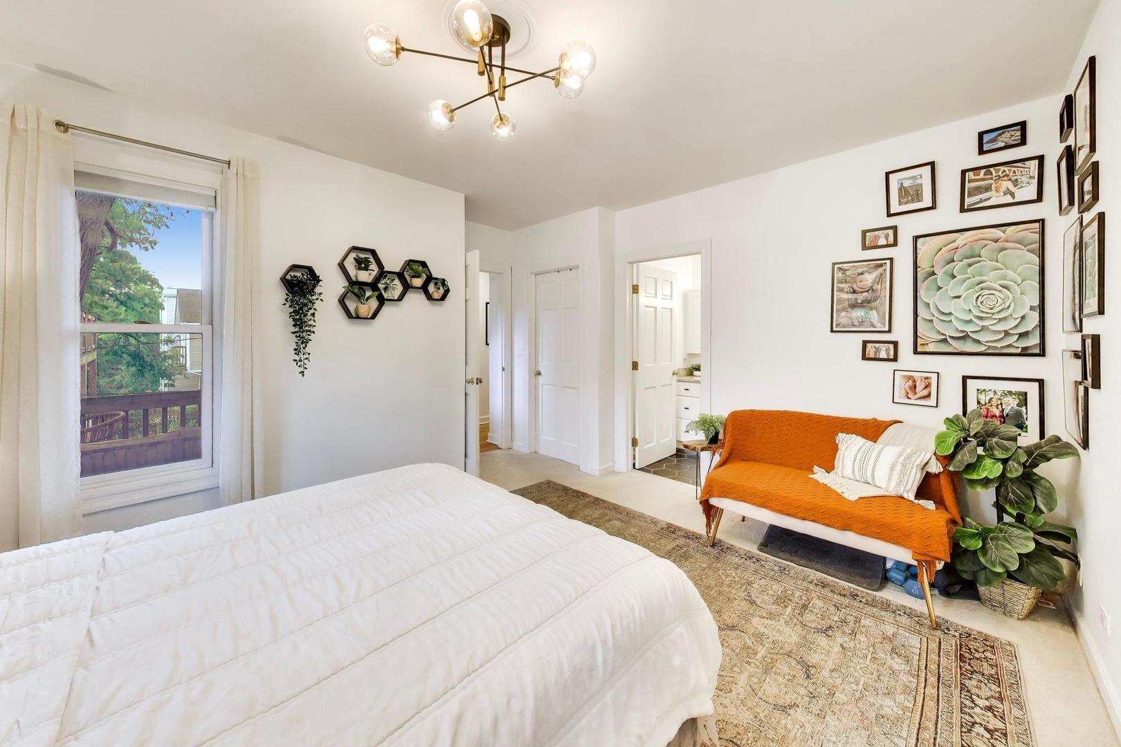 3051 North Clifton Avenue Chicago IL 60657