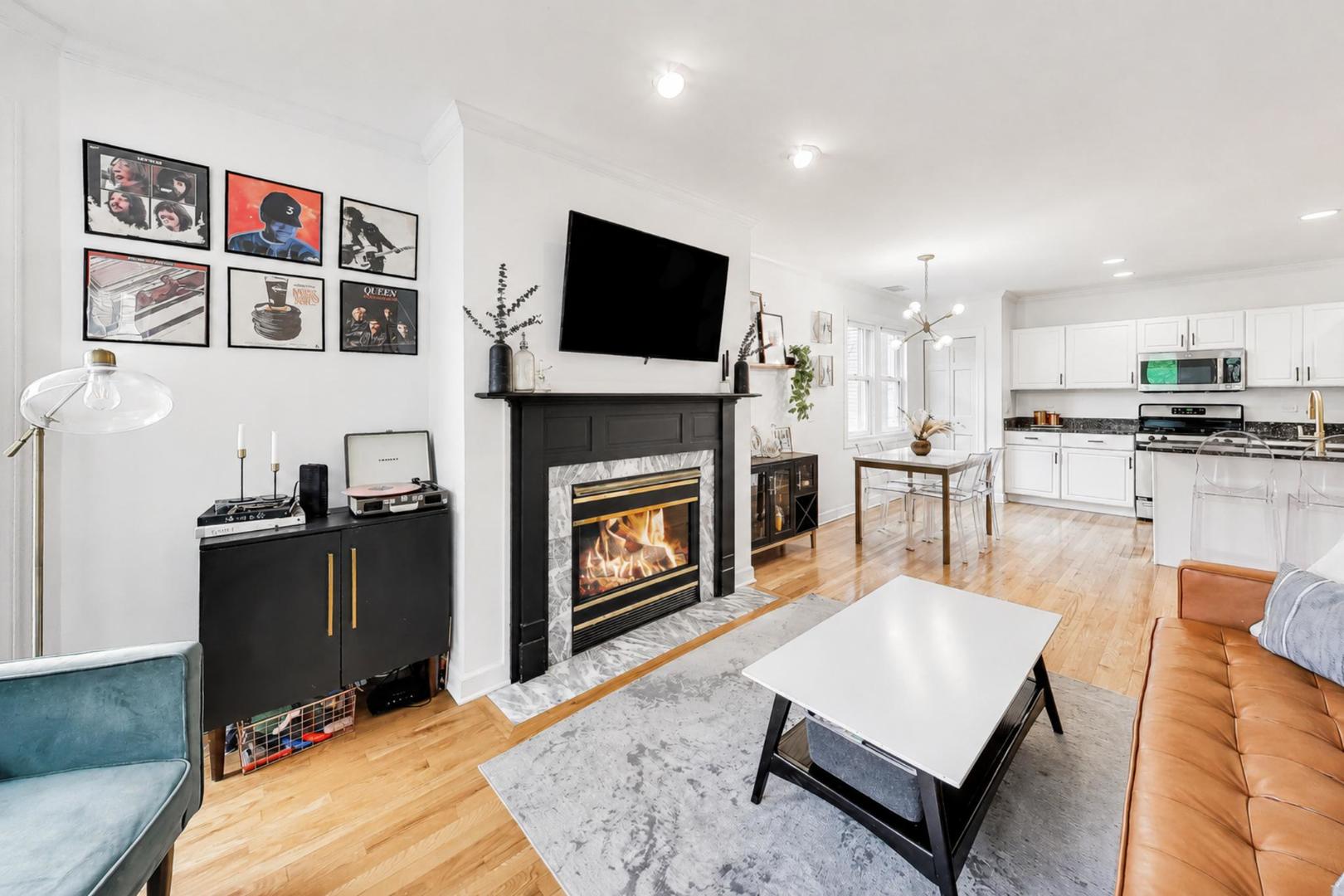 3051 North Clifton Avenue Chicago IL 60657