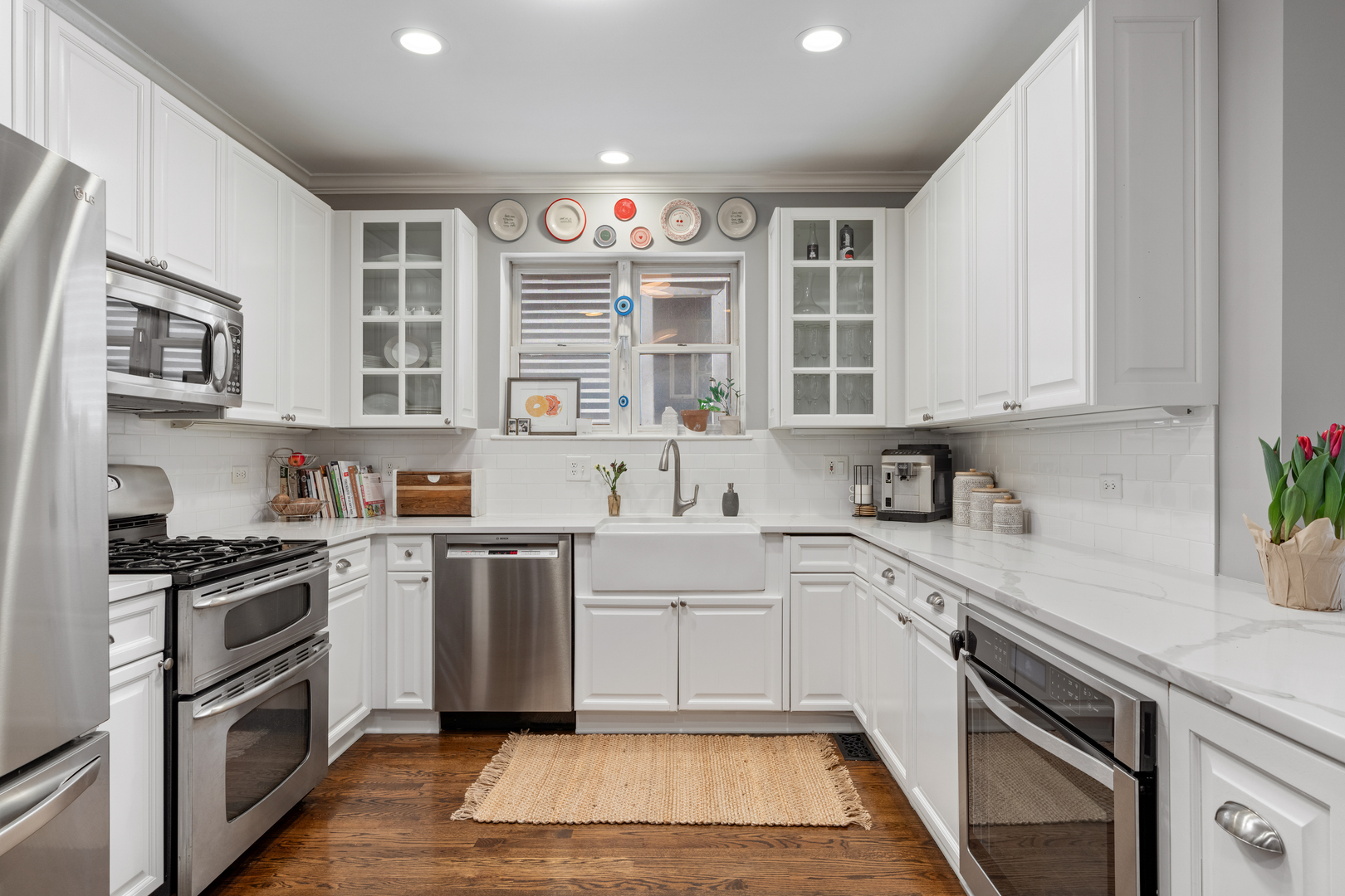 853 West Roscoe Street Chicago IL 60657