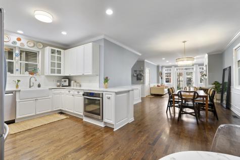 853 West Roscoe Street Chicago IL 60657