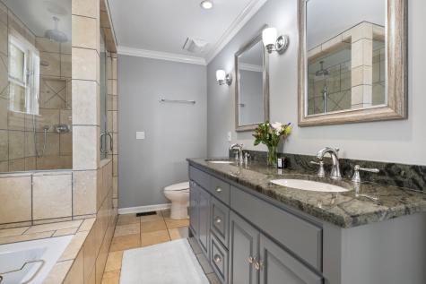853 West Roscoe Street Chicago IL 60657