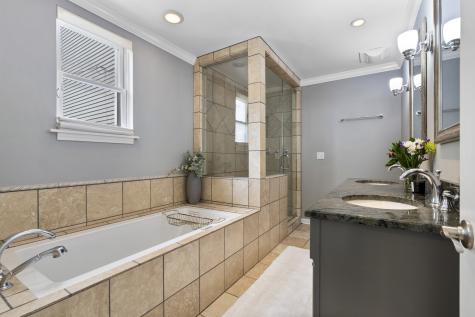853 West Roscoe Street Chicago IL 60657