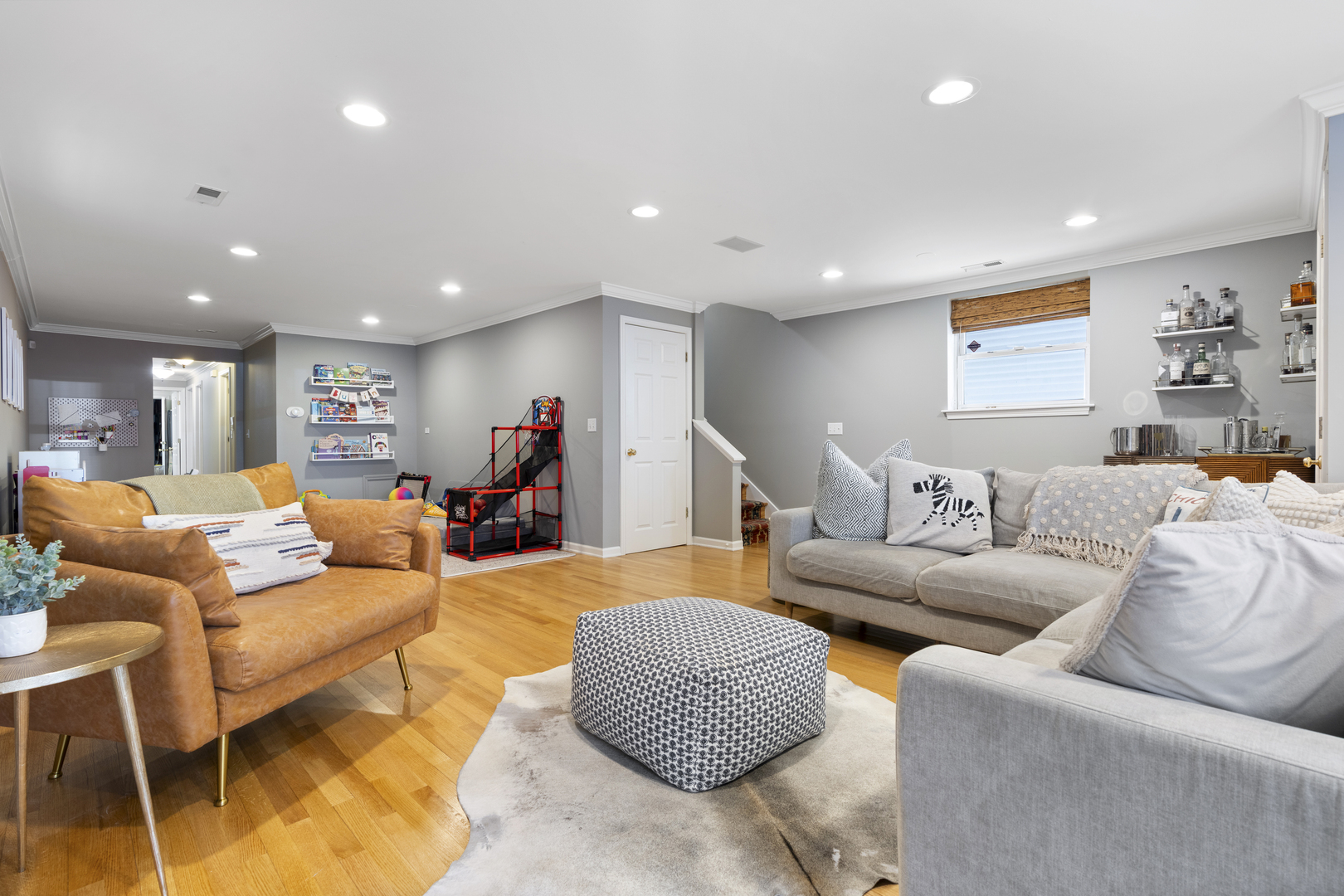 853 West Roscoe Street Chicago IL 60657