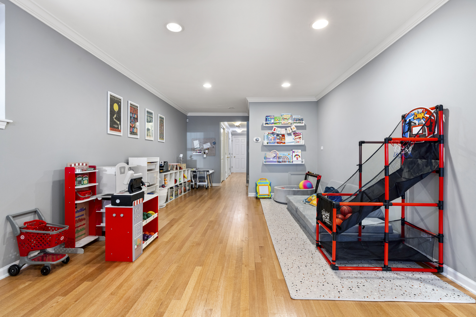 853 West Roscoe Street Chicago IL 60657