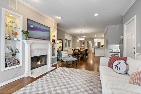 853 West Roscoe Street Chicago IL 60657