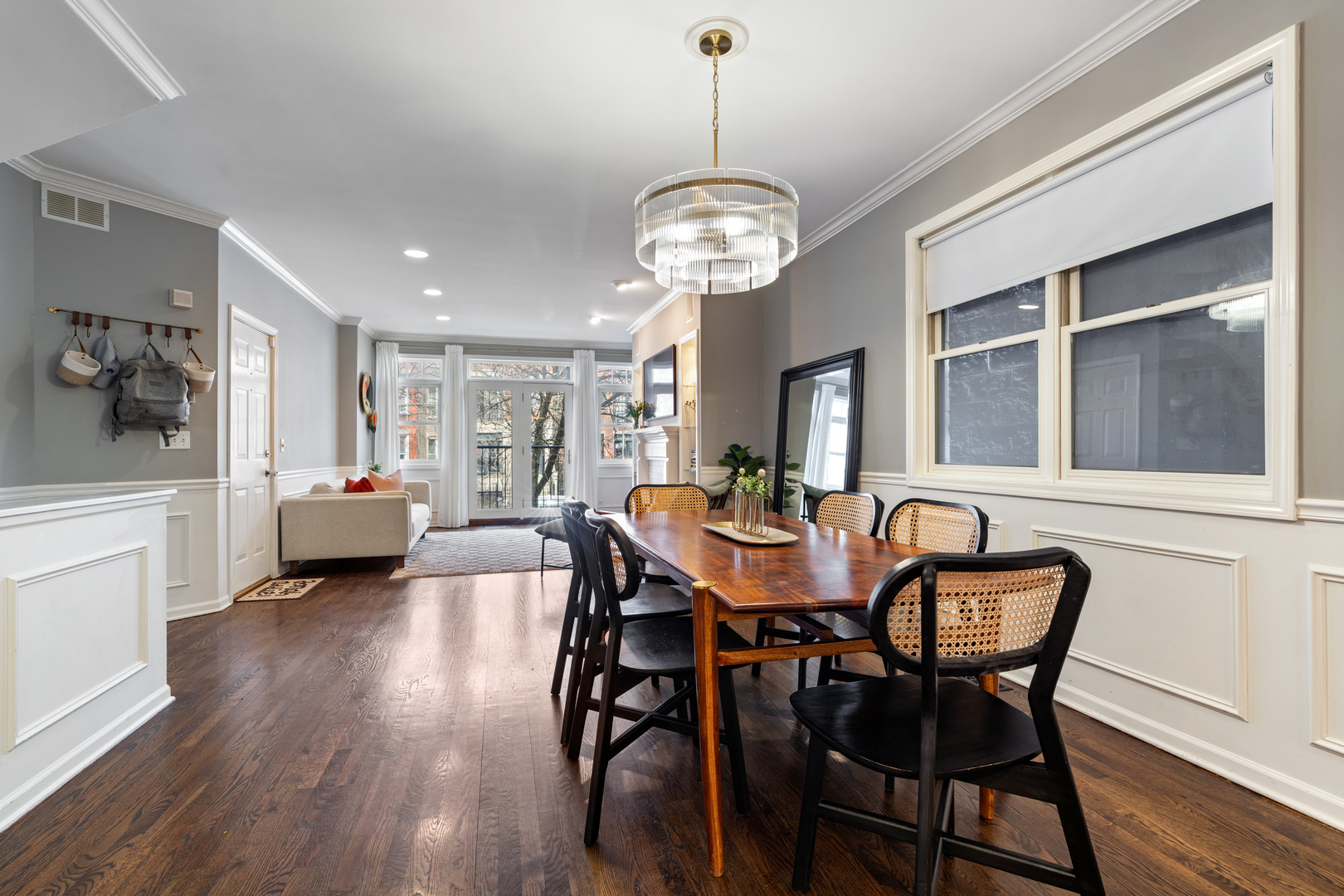 853 West Roscoe Street Chicago IL 60657