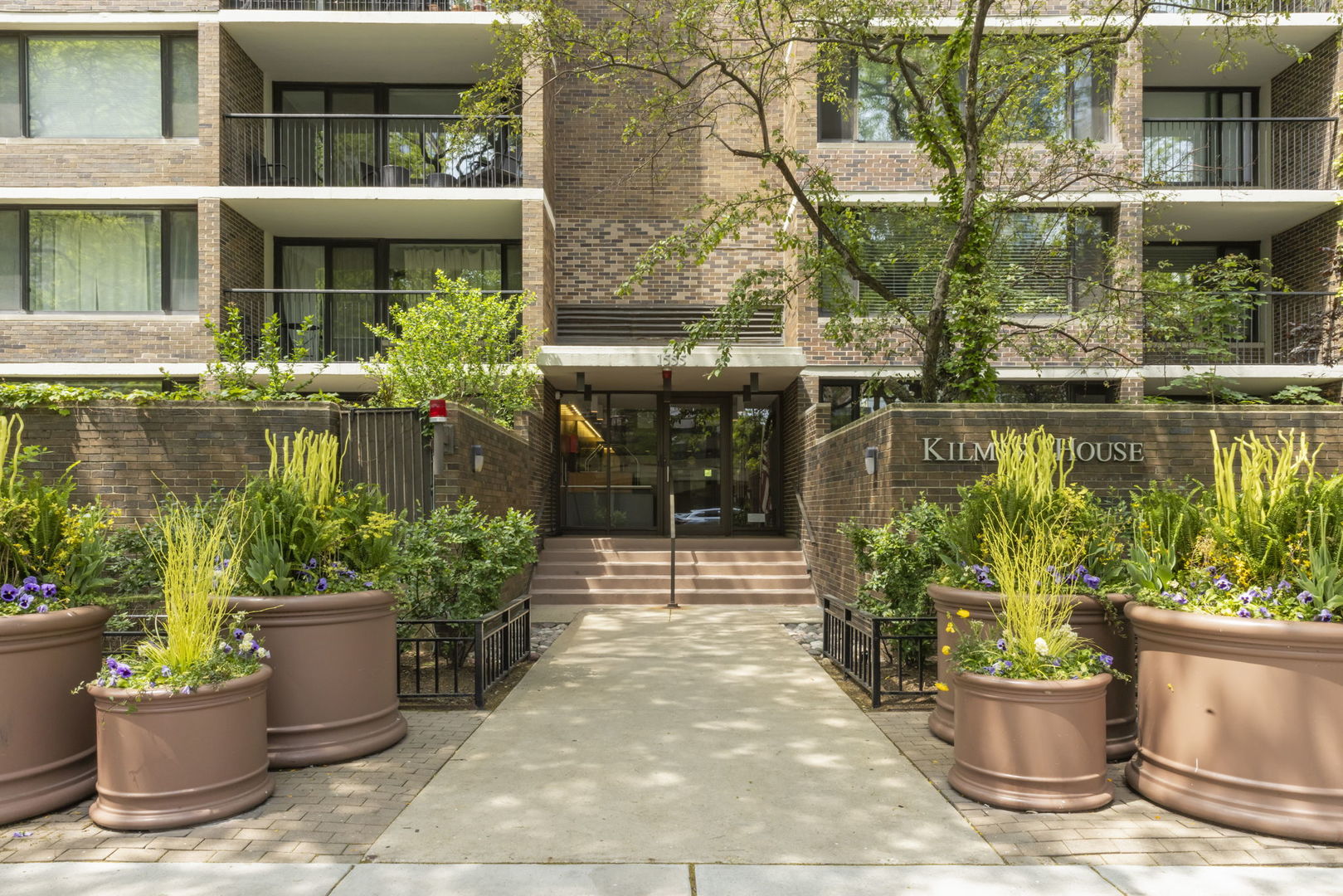 1555 North Sandburg Terrace Chicago IL 60610