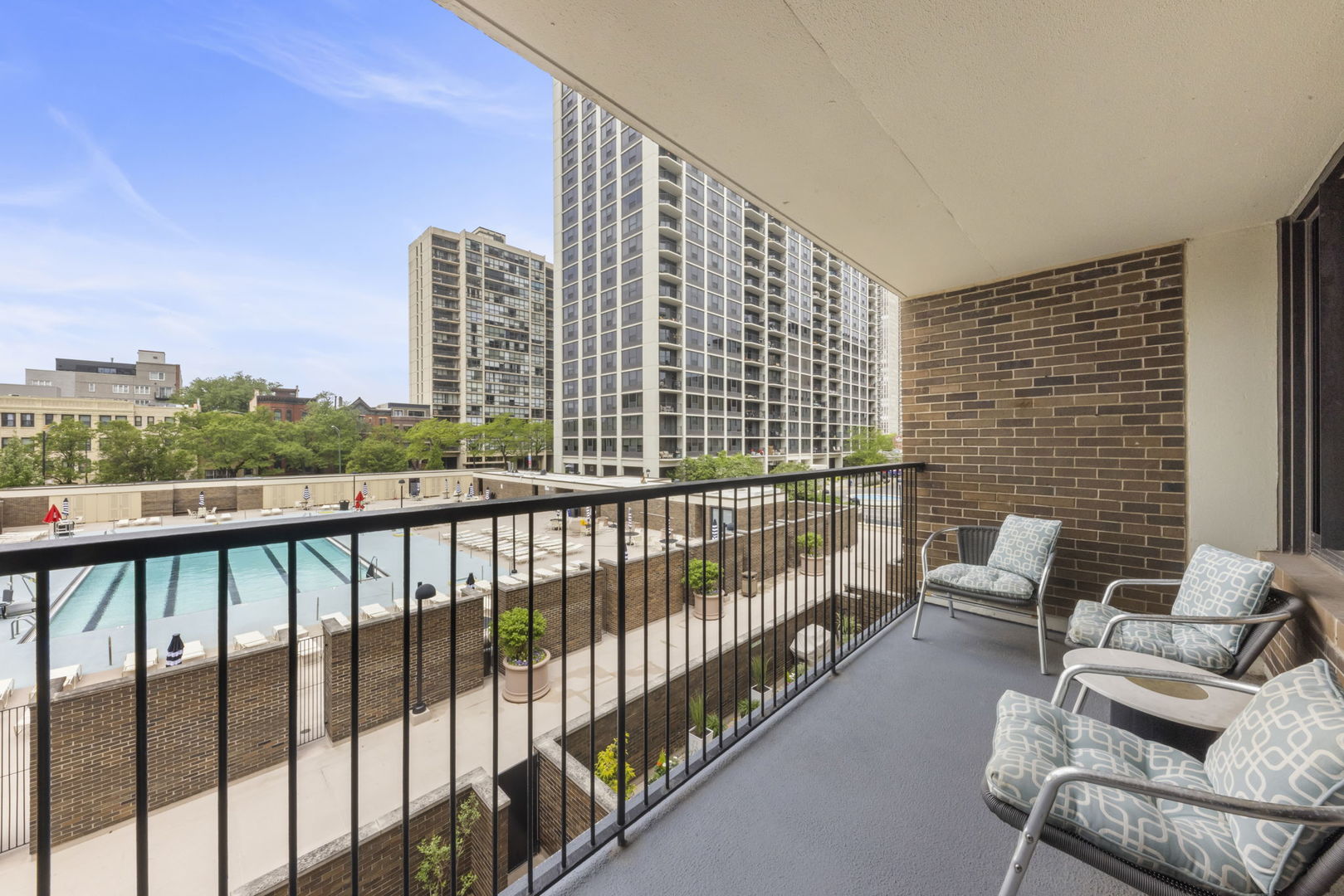 1555 North Sandburg Terrace Chicago IL 60610