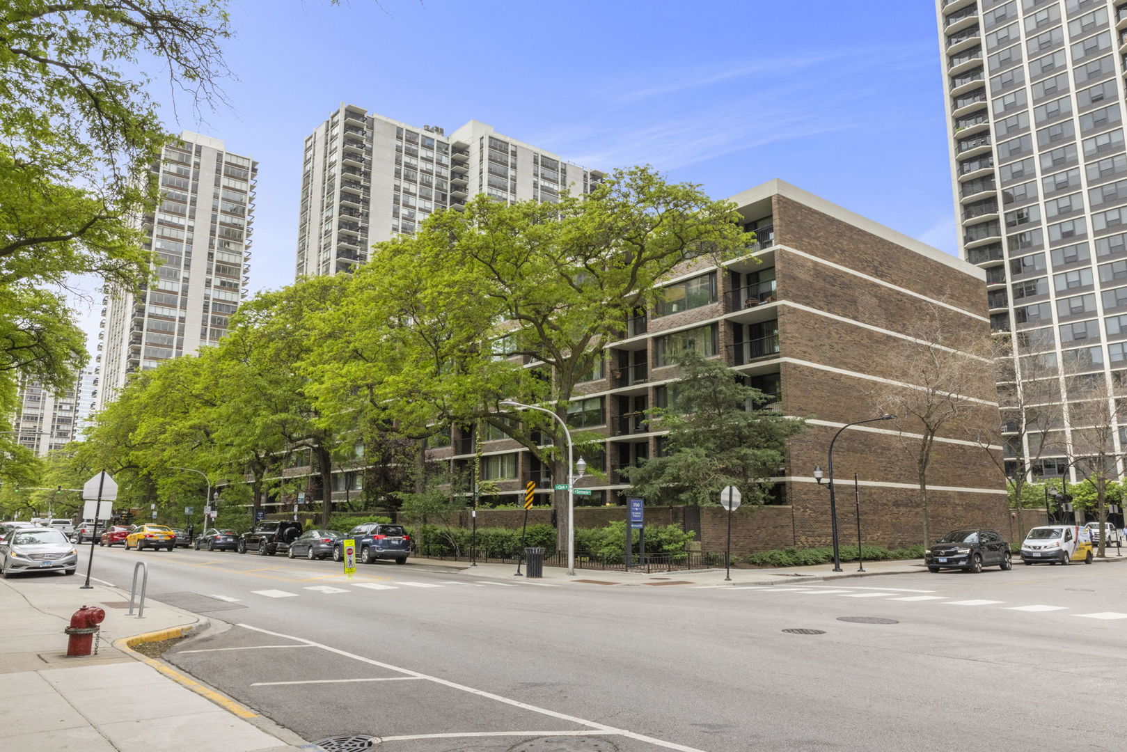 1555 North Sandburg Terrace Chicago IL 60610