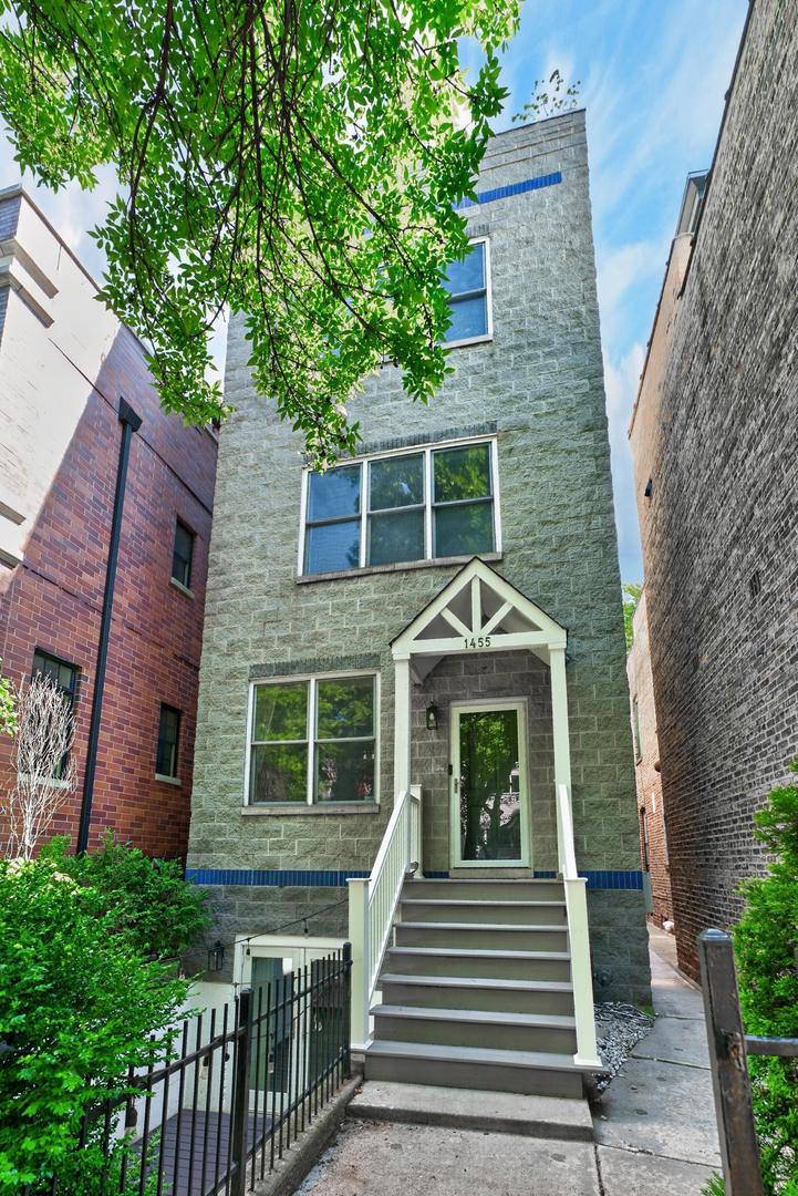 1455 West Wolfram Street Chicago IL 60657