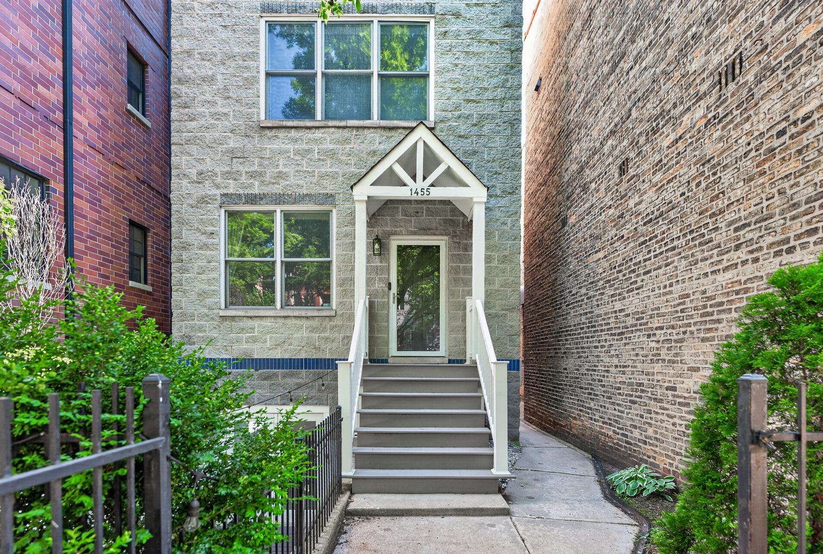 1455 West Wolfram Street Chicago IL 60657