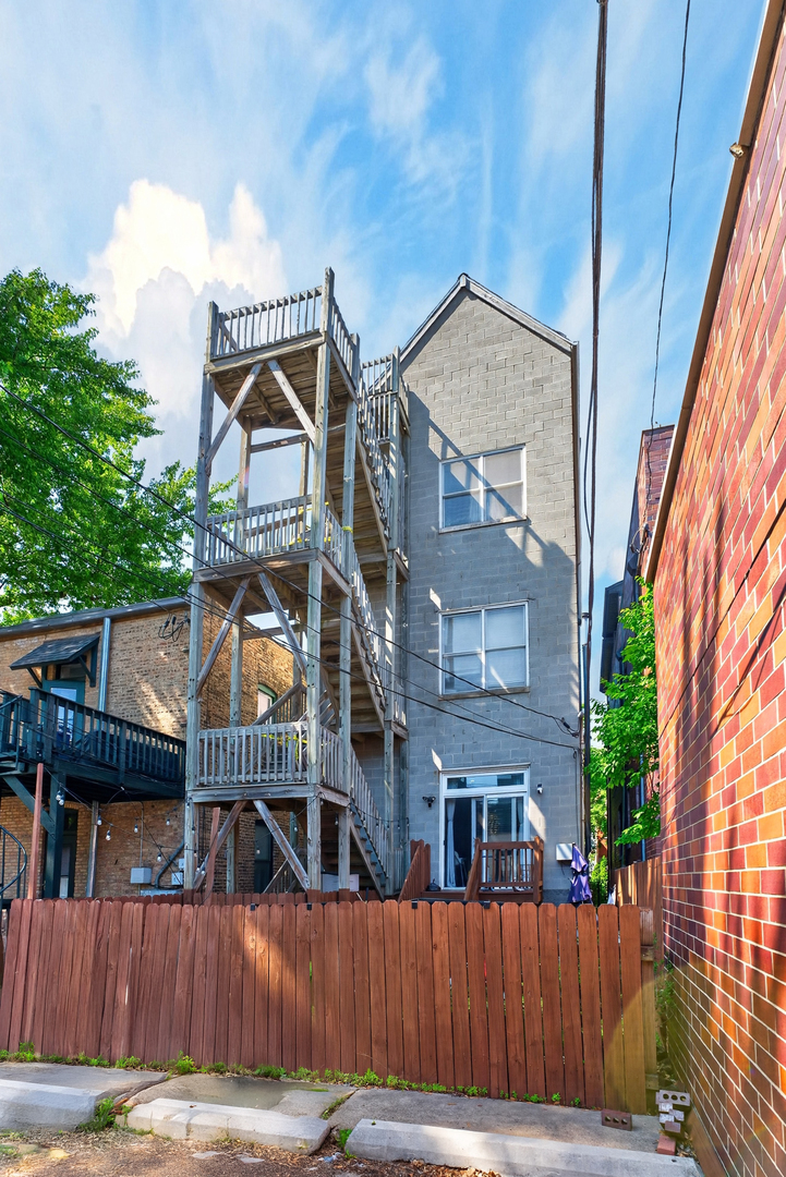 1455 West Wolfram Street Chicago IL 60657