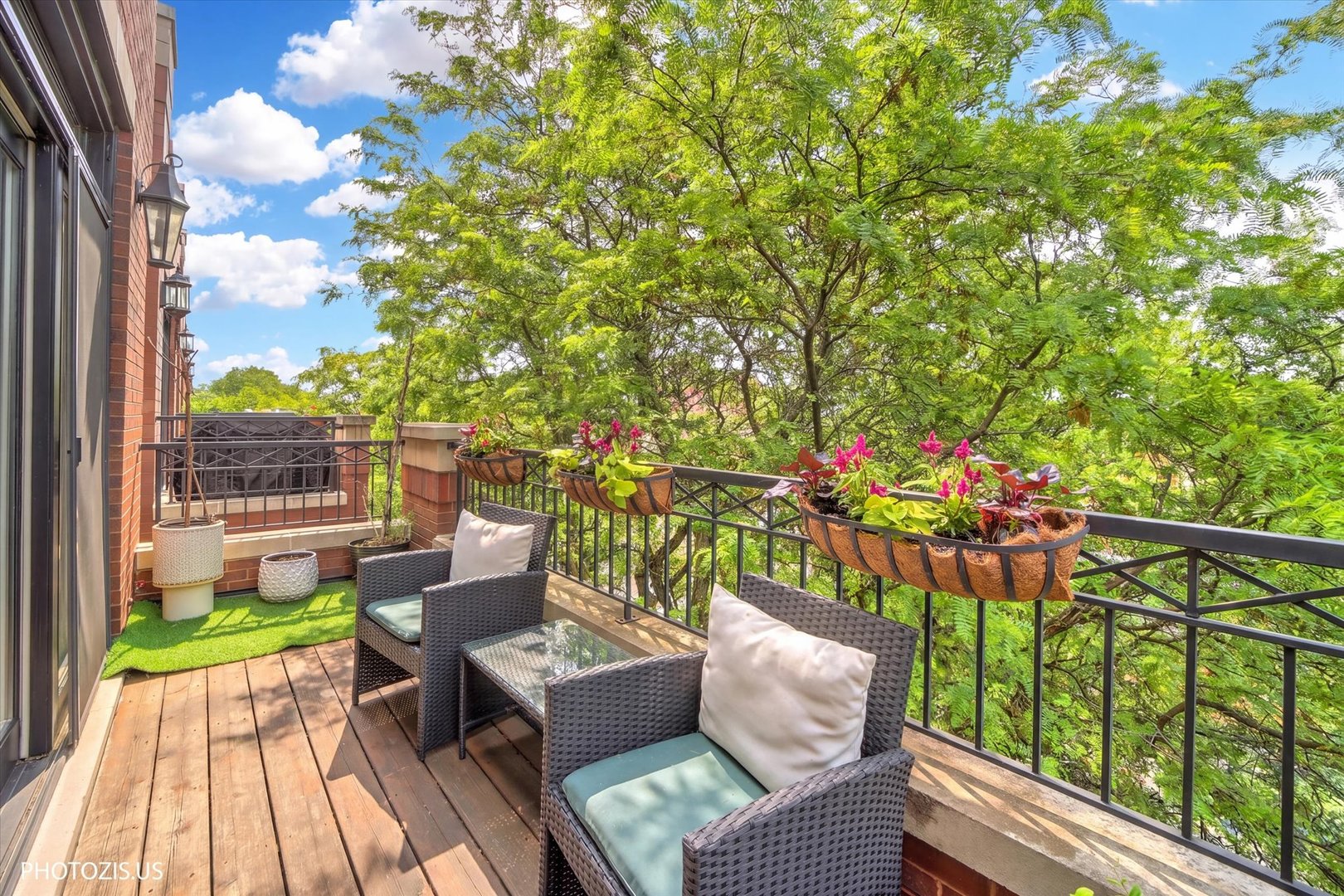 2914 North Sheffield Avenue Chicago IL 60657