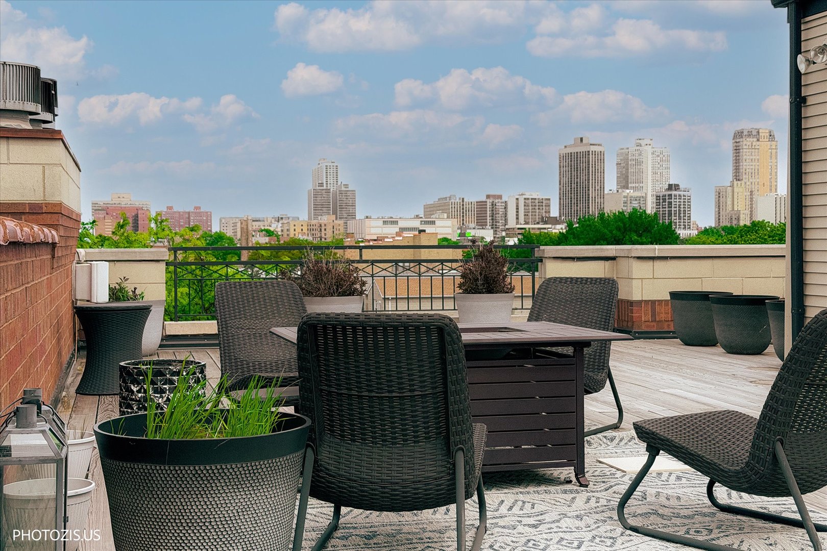 2914 North Sheffield Avenue Chicago IL 60657