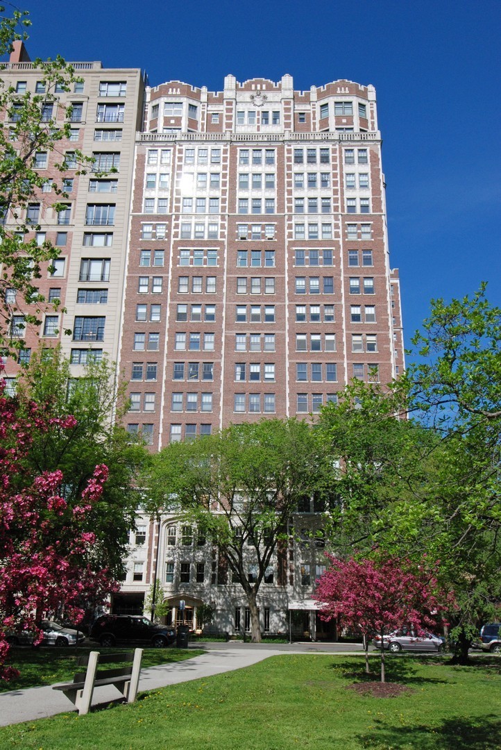 2440 North Lakeview Avenue Chicago IL 60614