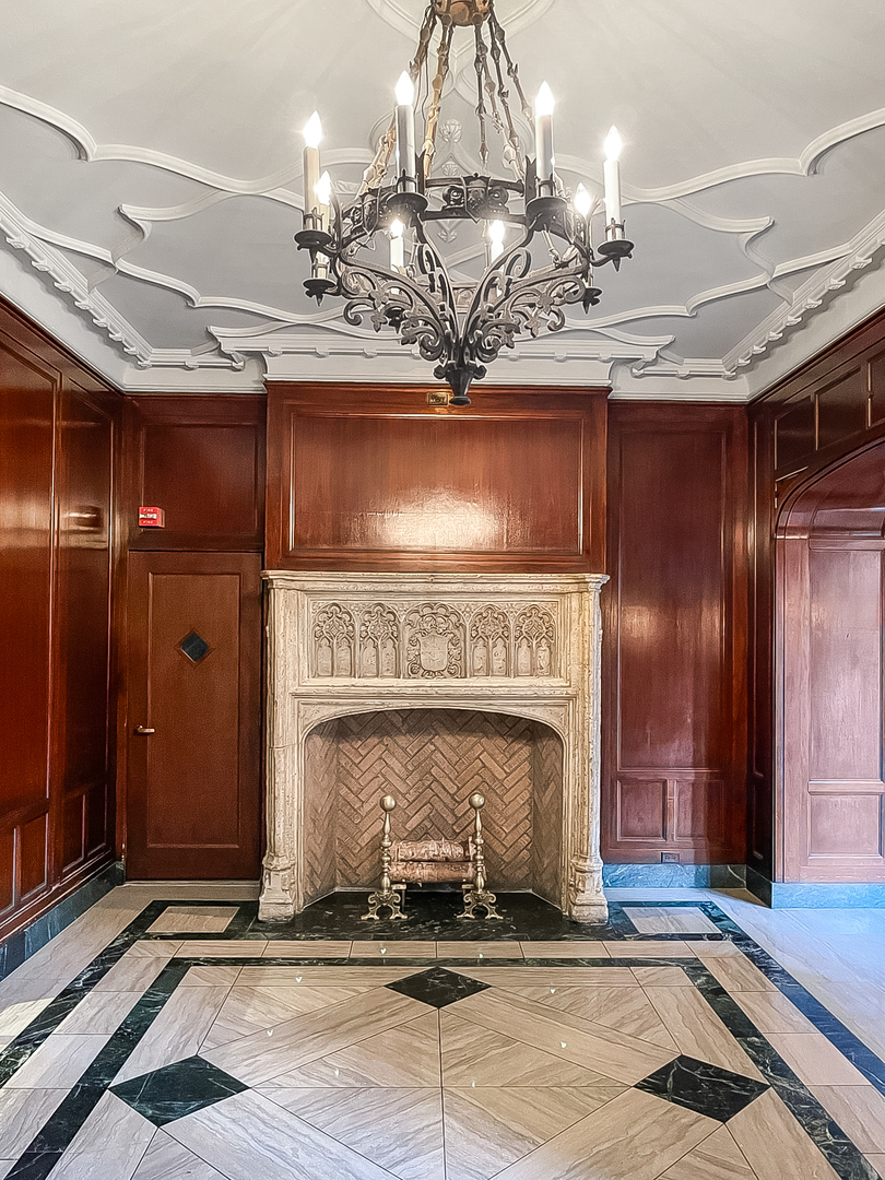 2440 North Lakeview Avenue Chicago IL 60614