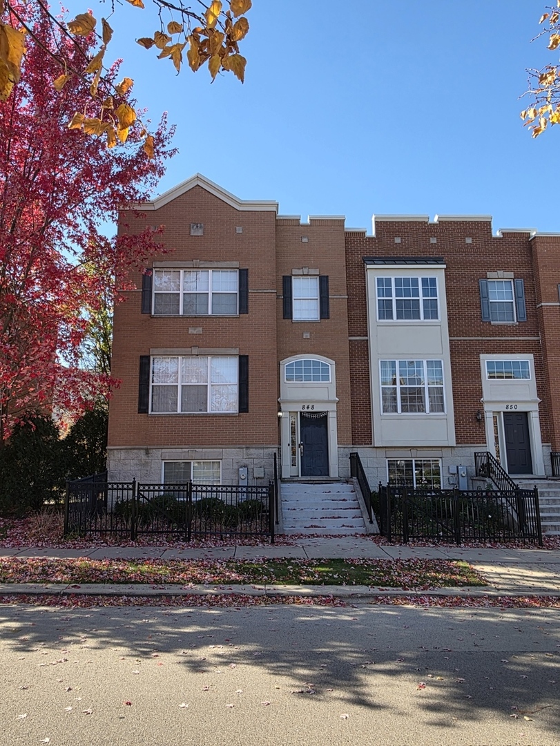 848 Station Boulevard Aurora IL 60504