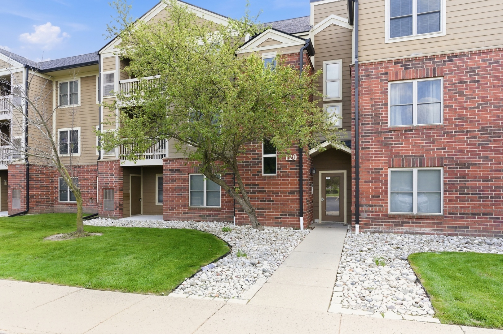 120 Glengarry Drive Bloomingdale IL 60108