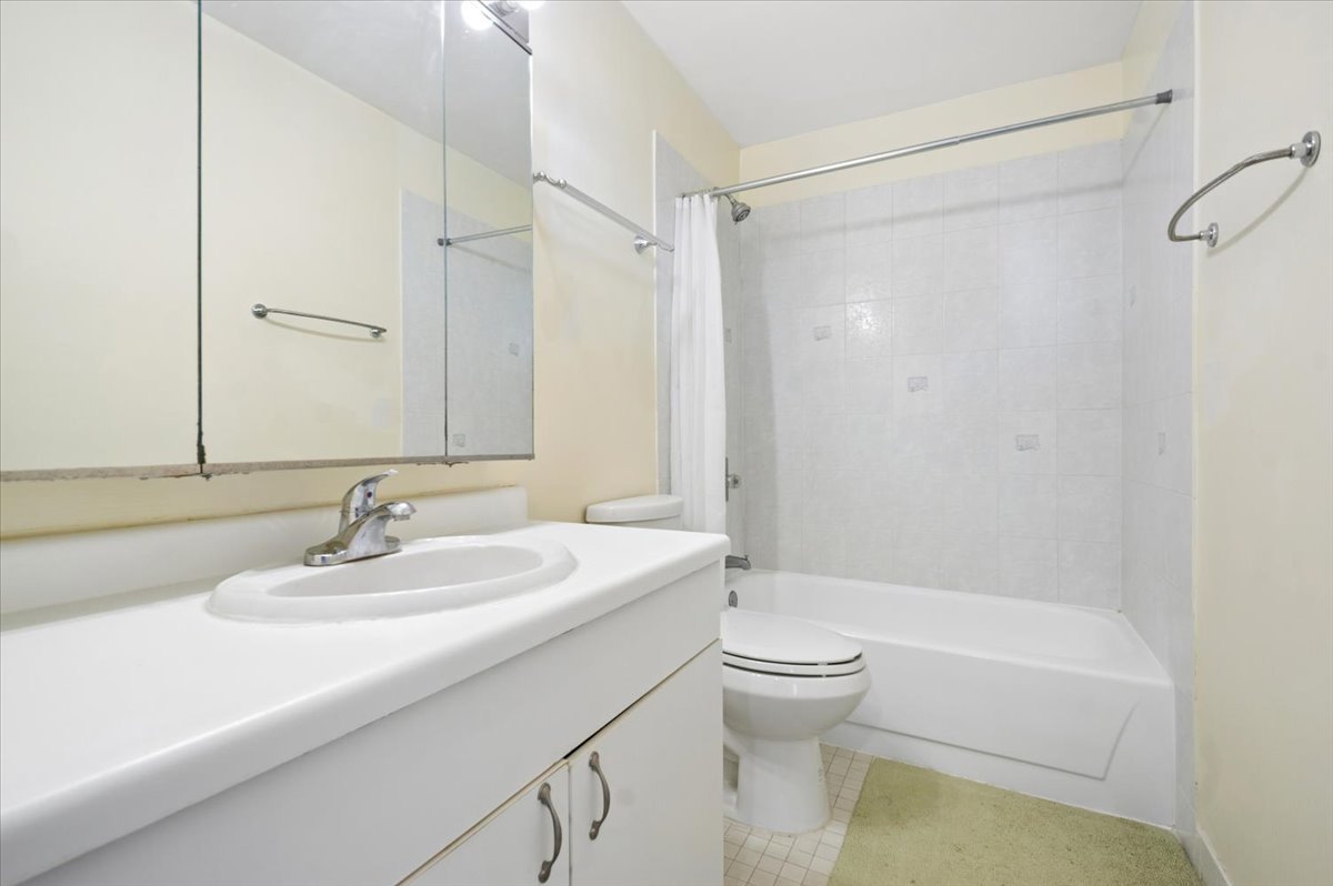 5320 North Sheridan Road Chicago IL 60640
