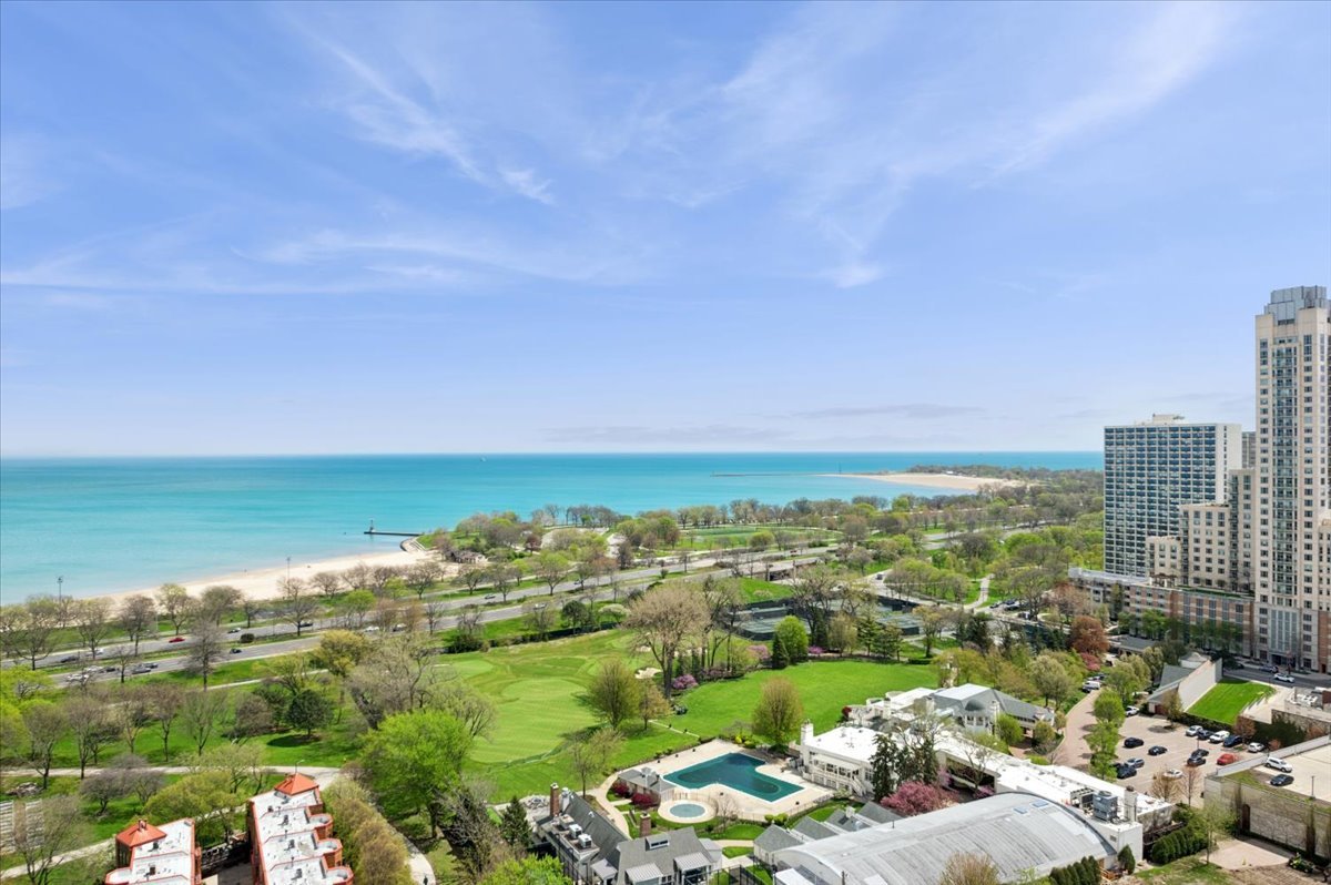 5320 North Sheridan Road Chicago IL 60640