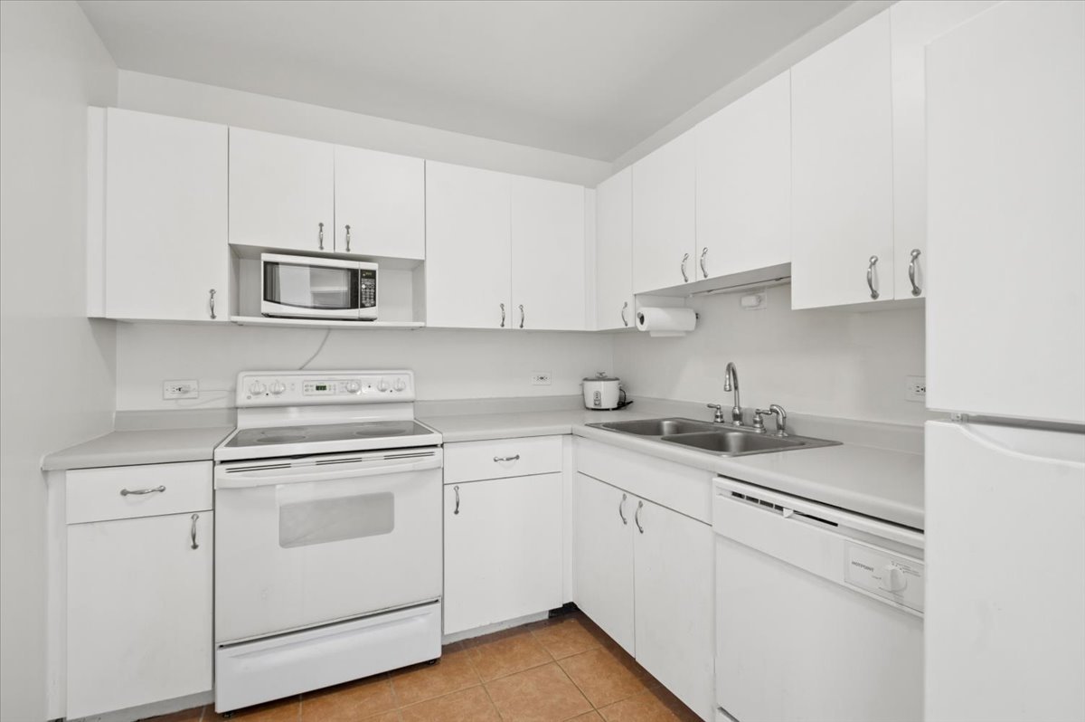 5320 North Sheridan Road Chicago IL 60640