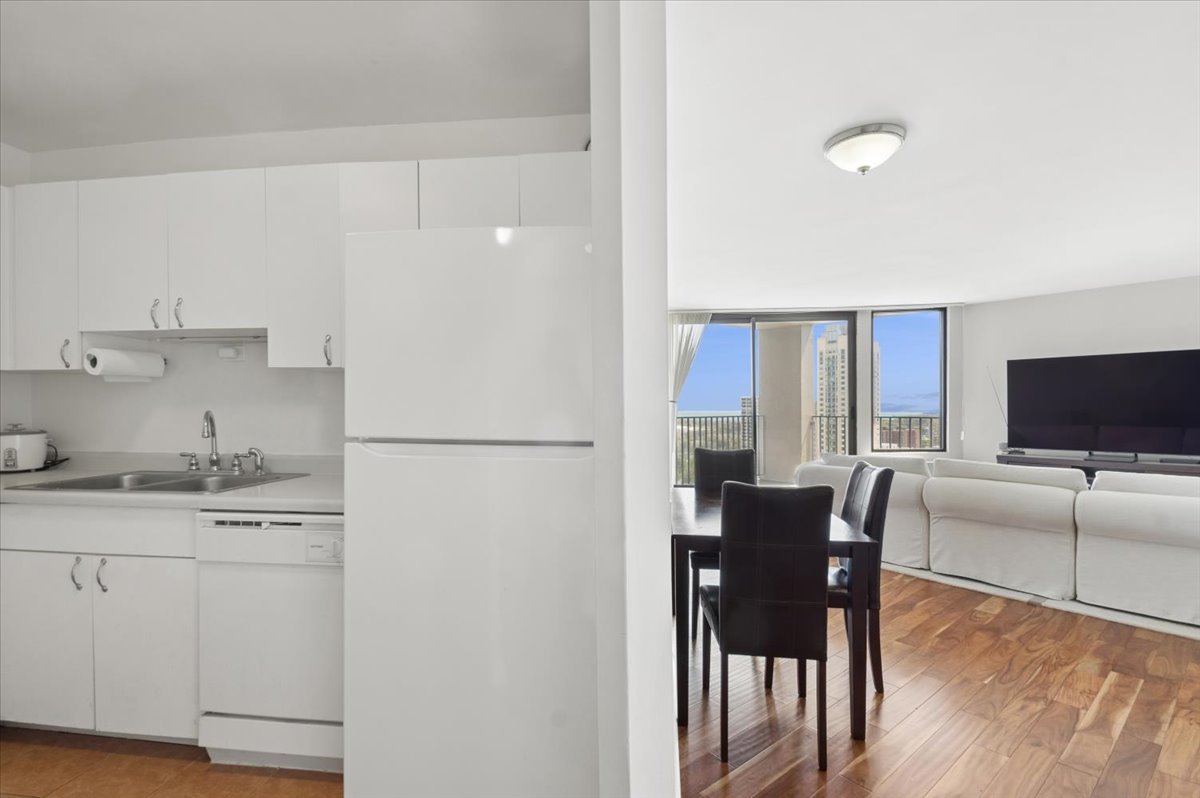 5320 North Sheridan Road Chicago IL 60640