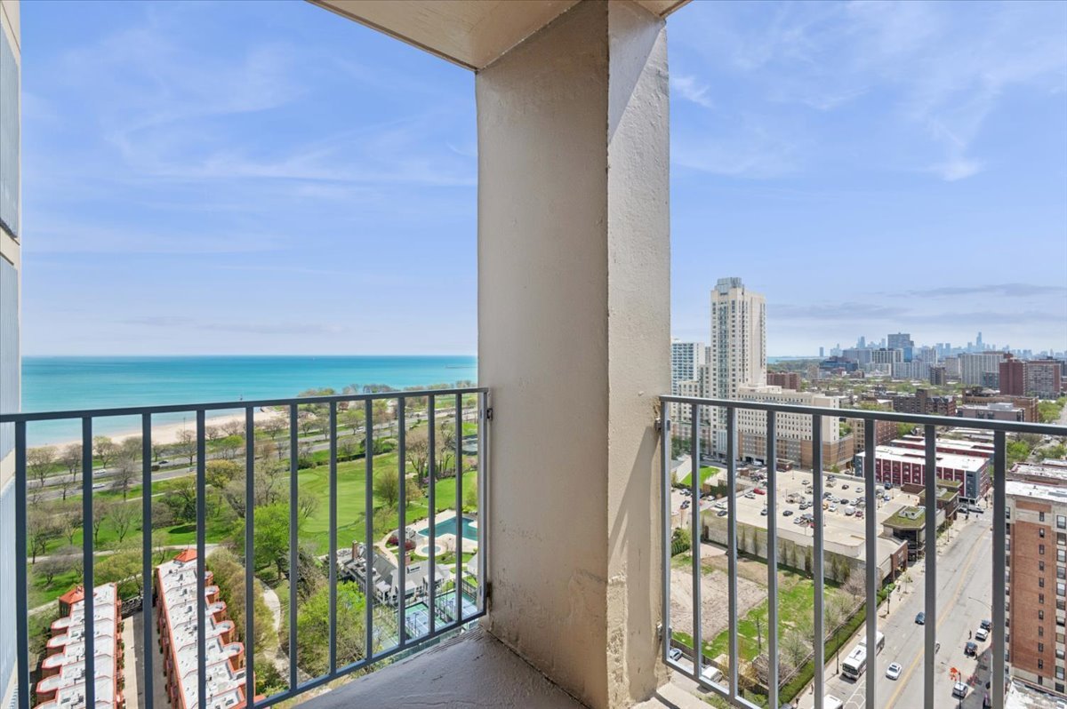 5320 North Sheridan Road Chicago IL 60640