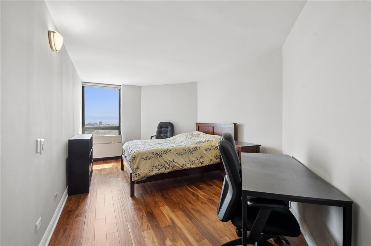 5320 North Sheridan Road Chicago IL 60640
