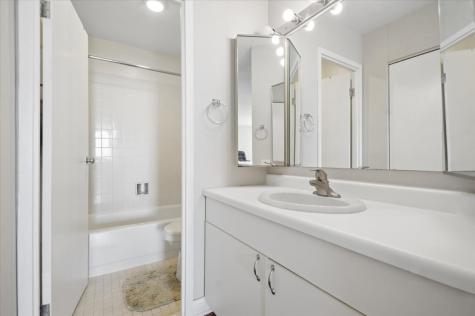 5320 North Sheridan Road Chicago IL 60640