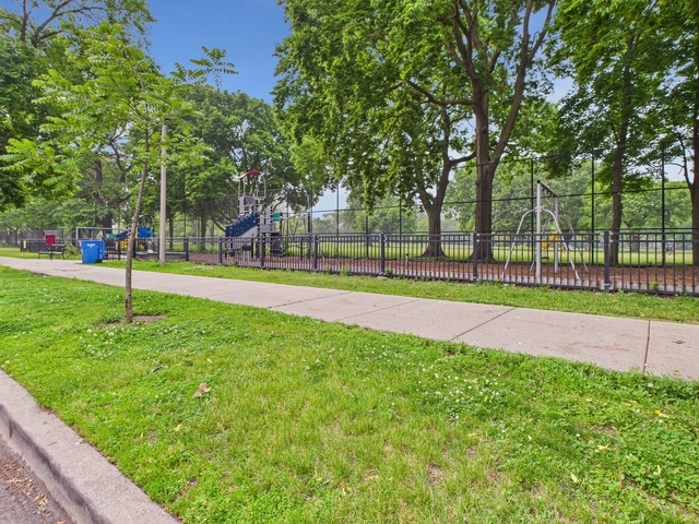 1729 East 67th Street Chicago IL 60649