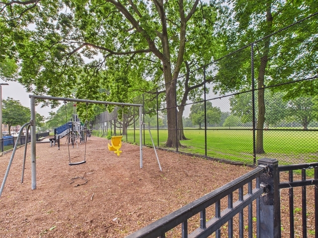 1729 East 67th Street Chicago IL 60649