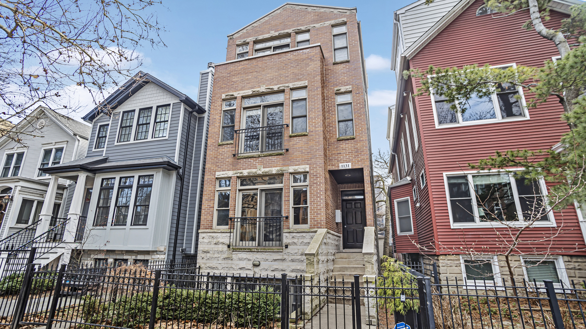 1131 West Wolfram Street Chicago IL 60657