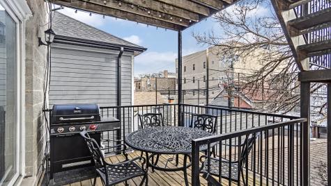 1131 West Wolfram Street Chicago IL 60657