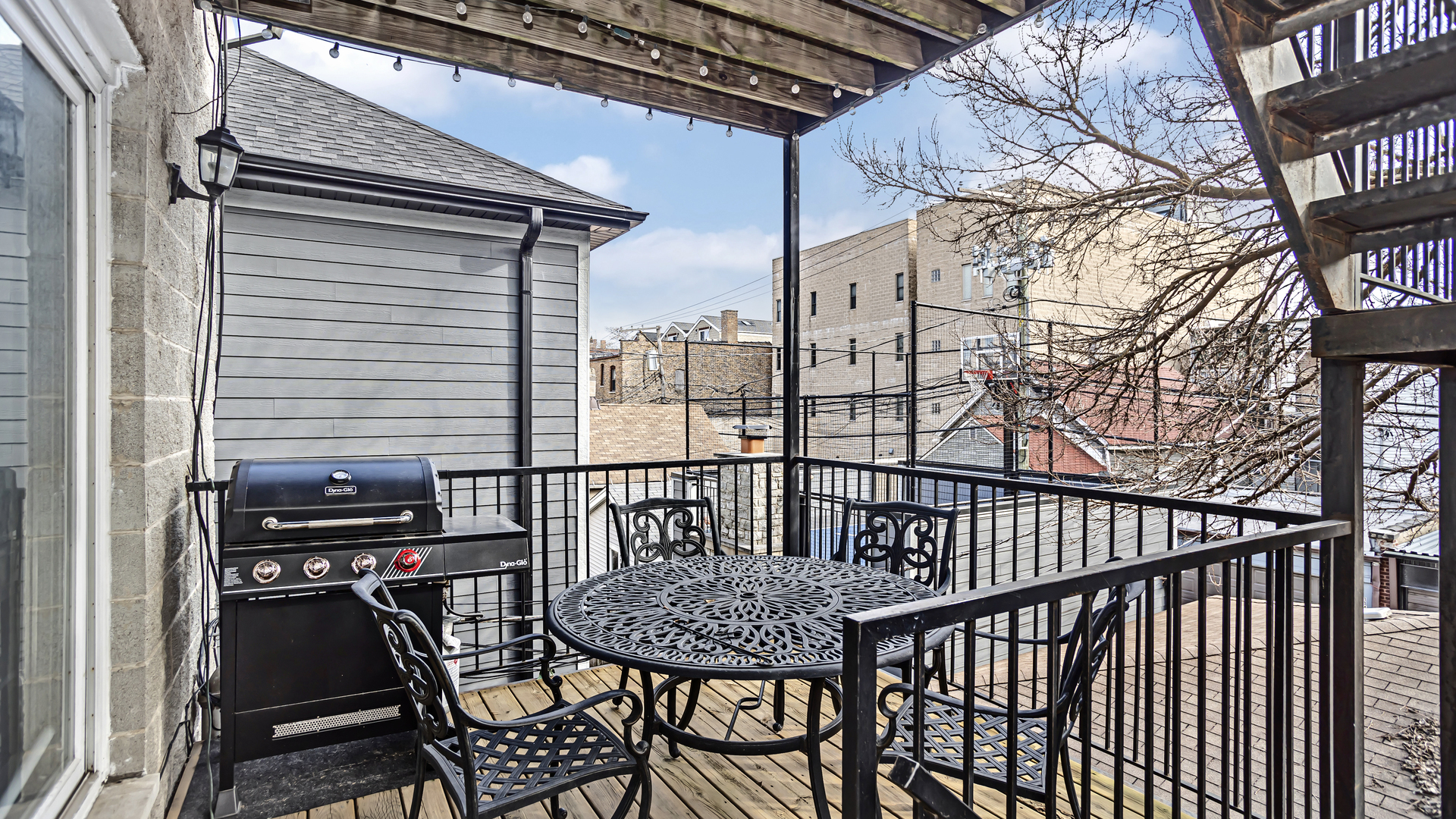 1131 West Wolfram Street Chicago IL 60657