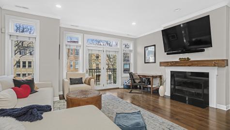 1131 West Wolfram Street Chicago IL 60657