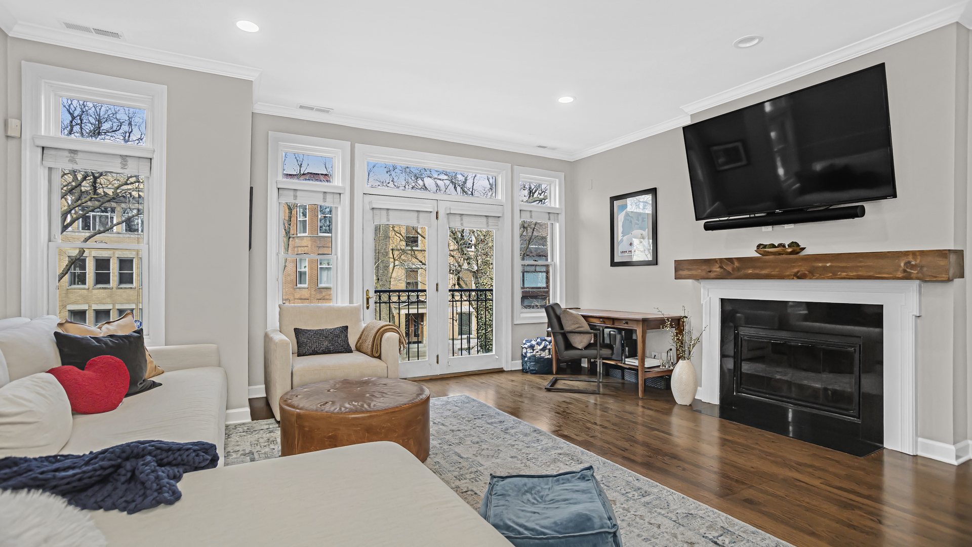1131 West Wolfram Street Chicago IL 60657