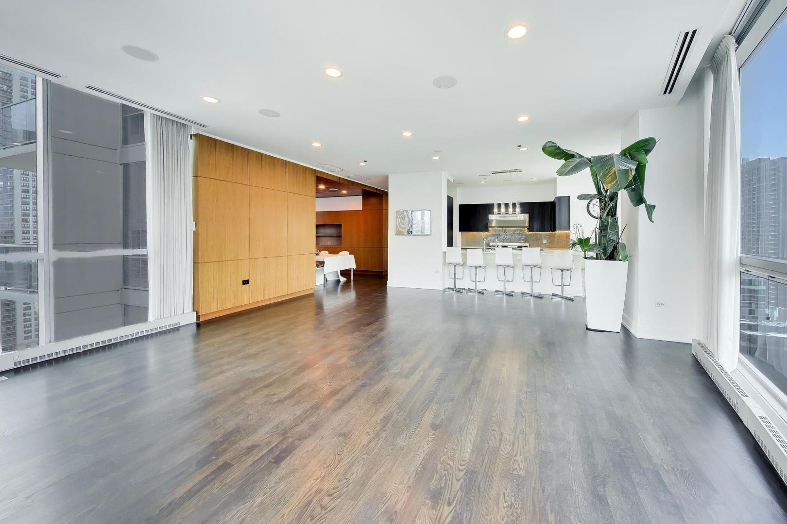110 West Superior Street Chicago IL 60654