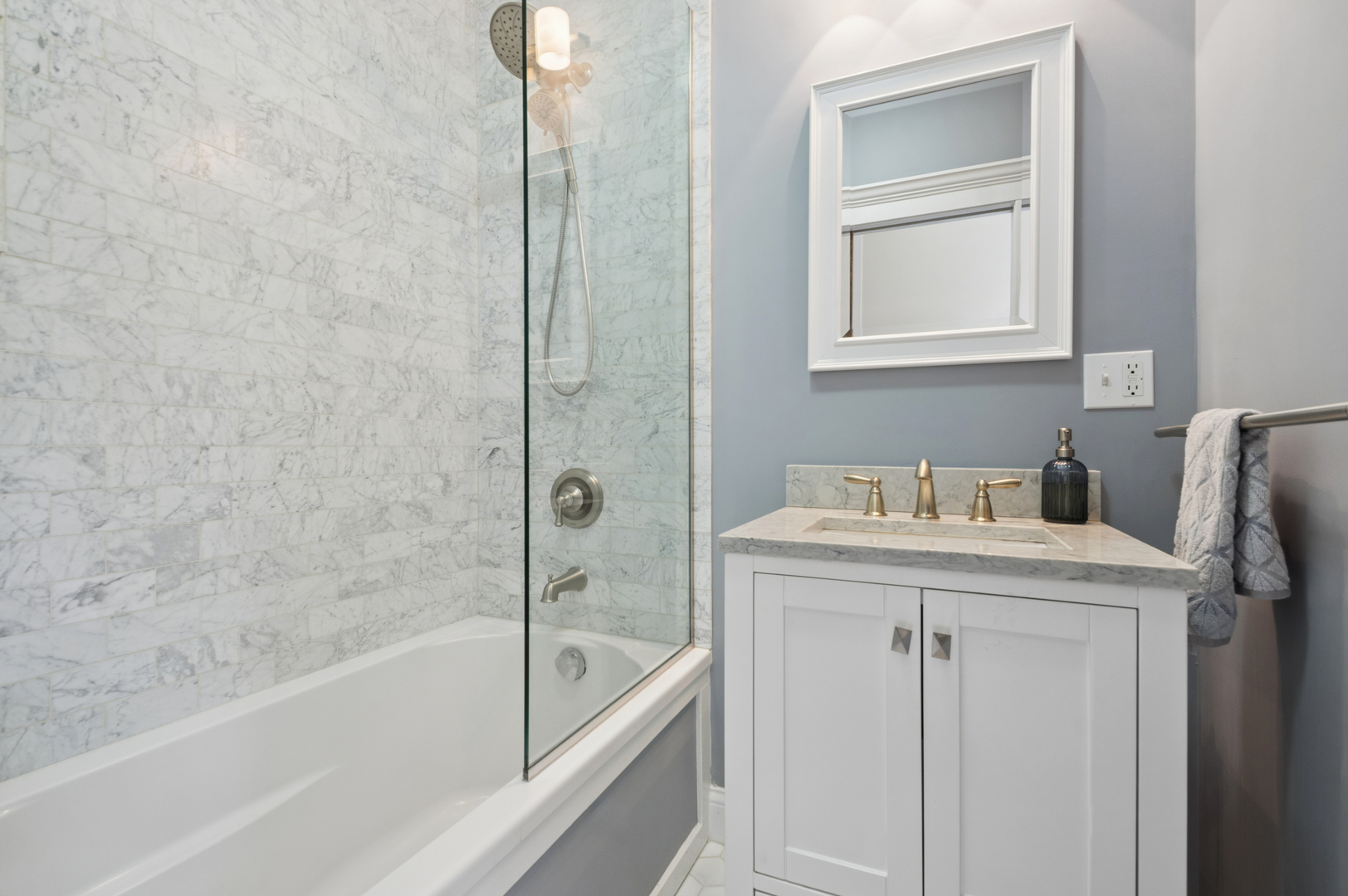 1328 West Bryn Mawr Avenue Chicago IL 60660