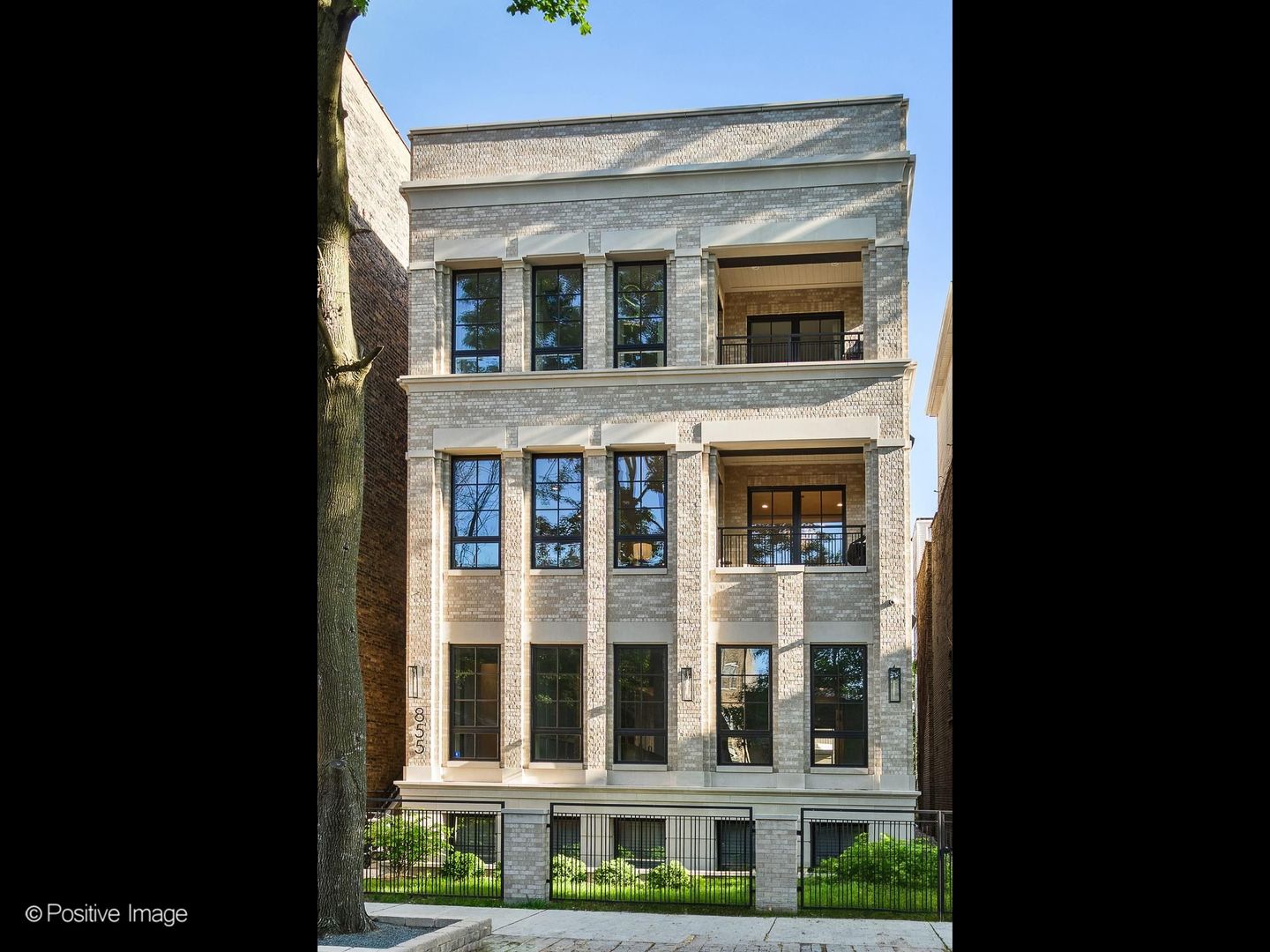 855 West Lill Avenue Chicago IL 60614