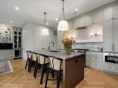 855 West Lill Avenue Chicago IL 60614