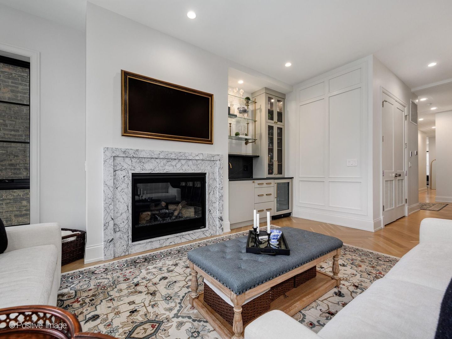 855 West Lill Avenue Chicago IL 60614