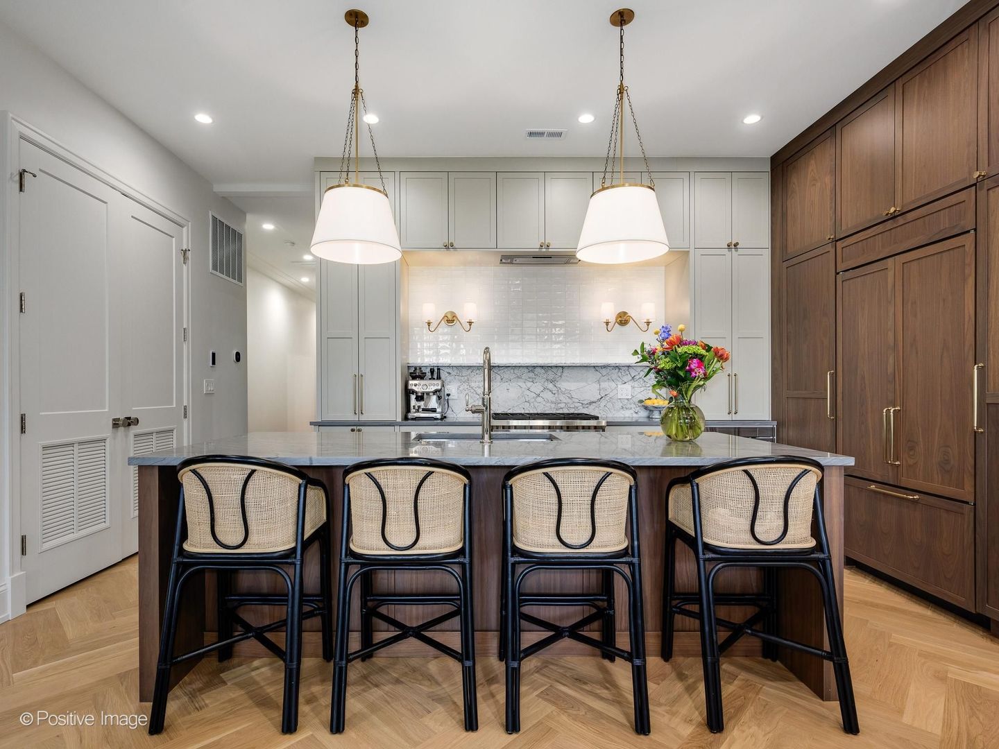855 West Lill Avenue Chicago IL 60614