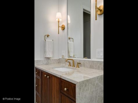855 West Lill Avenue Chicago IL 60614