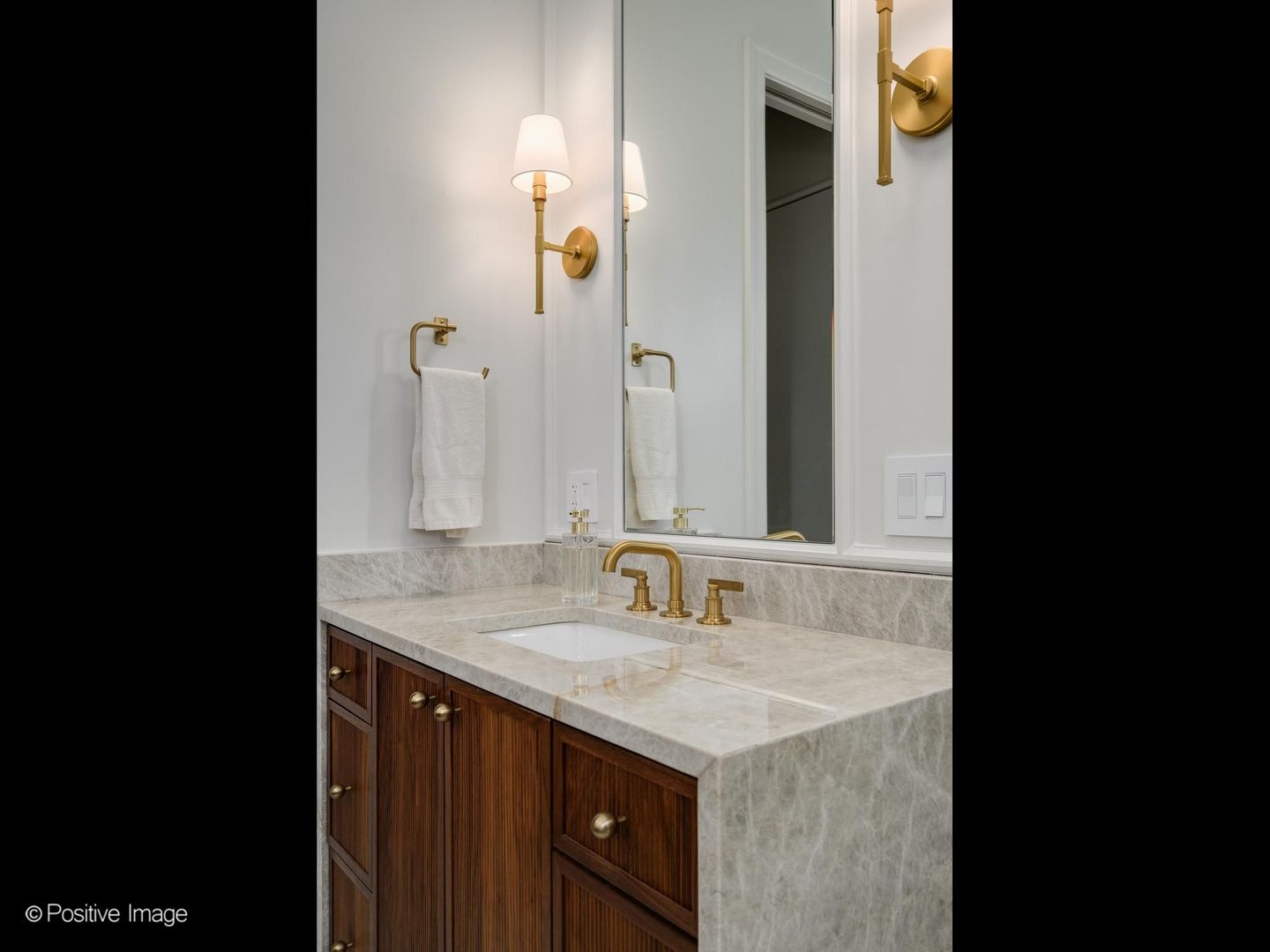 855 West Lill Avenue Chicago IL 60614