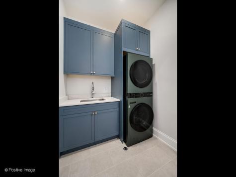 855 West Lill Avenue Chicago IL 60614